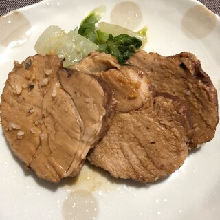 シナモンとバジルで華やかな香り♪ 紅茶で煮る煮豚♪